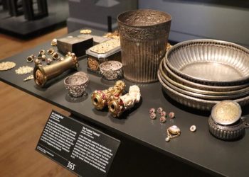 Hollanda eski sömürgelerinden yağmaladığı hazineleri iade edecek