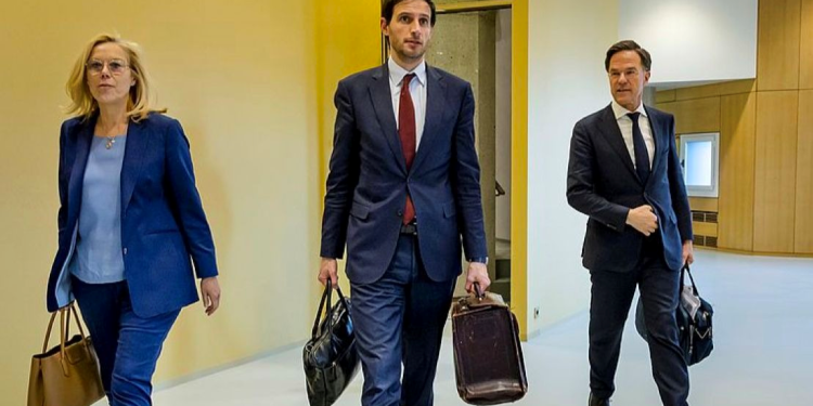 Hollanda’da dağılan koalisyon hükümetinin 4 liderinden 3’ü istifa etti: D66 lideri Sigrid Kaag görevi bırakıyor