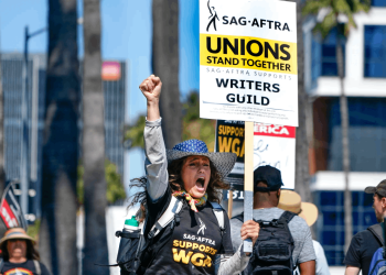 Hollywood'da setler durdu: Senaristlerin ardından oyuncular da grev kararı aldı