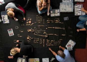 Homo Sapienslerden 100 bin yıl önce yaşamış insan türüne ait mezar keşfedildi