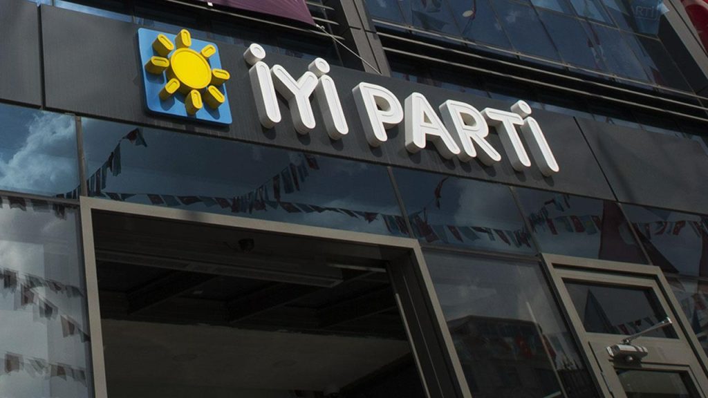 İYİ Parti'de 41 kişi görevlerinden istifa etti