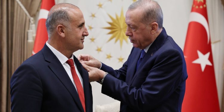 İYİ Parti’den istifa eden belediye başkanı AKP’ye geçti