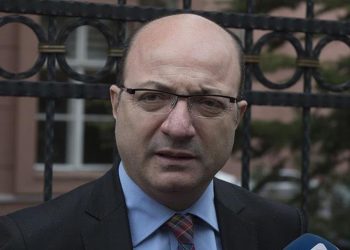 İlhan Cihaner, CHP liderliğine adaylığını açıkladı: Parti ideolojik bulamaca dönüştü