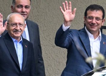 İmamoğlu’nun yakın çevresinden “Yeni parti mi kuracak?” söylentilerine yanıt: “Bizim aklımızın ucundan geçen bir şey değil, çok uçuk bir iddia”