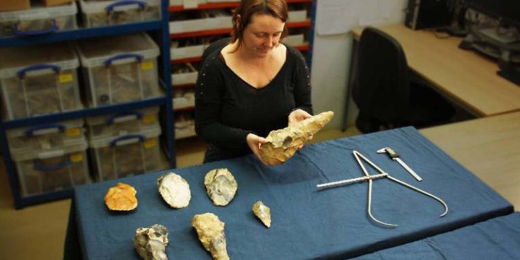 İngiltere'de en az 300 bin yıllık 'dev' el baltaları bulundu