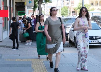 İranlı turistler, bayram tatilinde Van’a akın etti