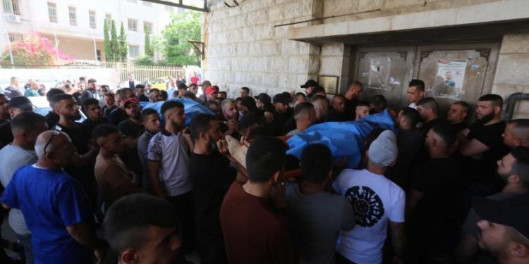 İsrail askerlerinin Batı Şeria'nın kuzeyindeki Nablus'un Eski Şehir bölgesine düzenlediği baskında 2 Filistinli hayatını kaybetti, bir Filistinli yaralandı.