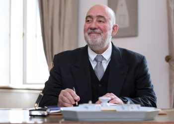 İsrail’in Almanya Büyükelçisi, Berlin’deki kafeden kovuldu