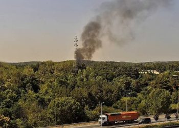 İstanbul'da, askeri kışladaki ormanlık alanda yangın