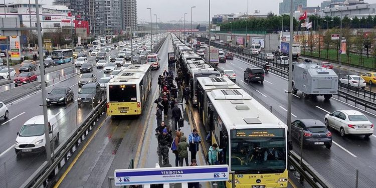 İstanbul'da toplu ulaşıma zam teklifi UKOME'de ertelendi: İBB'nin yüzde 57 teklifi reddedildi
