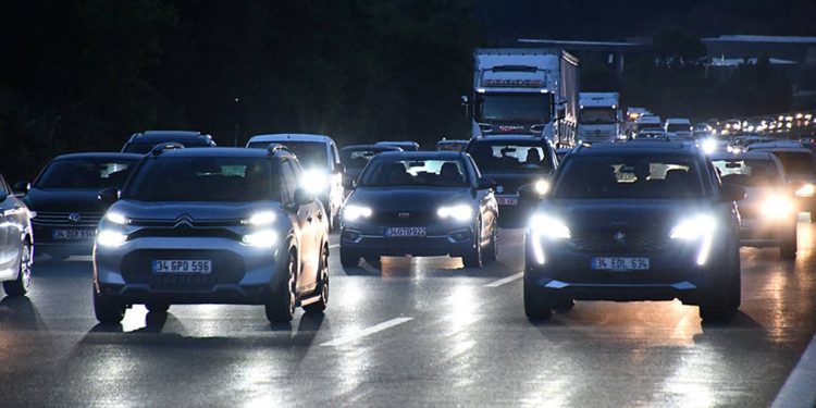 İstanbulluların bayram sonrası kente dönüşleri sürüyor