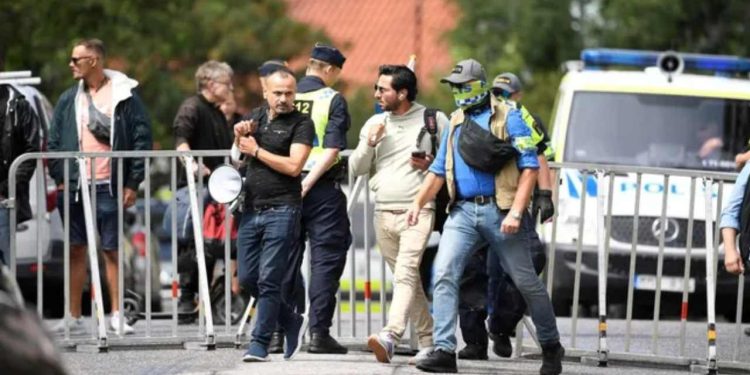 İsveç'te Kuran yakma eylemi: 'Yasaklayana kadar devam edeceğim'