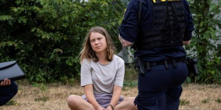 İsveç’te petrol tankerlerine engel olduğu için mahkemeye çıkacak