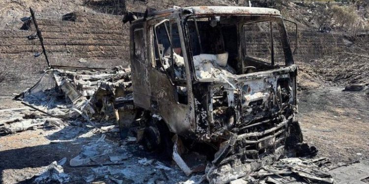 İtalya'nın güneyindeki bazı bölgeleri kasıp kavuran yangınlar yüzünden binlerce kişi evlerini bırakıp kaçmak zorunda kaldı. Yangınların çoğunun kasıtlı çıkarıldığı düşünülüyor.