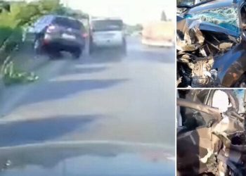 İzmir'in Menderes ilçesinde minibüs ile otomobilin çarpışması sonucu 4 kişinin öldüğü, 21 kişinin yaralandığı kaza, araç kamerasınca görüntülendi. Görüntülerde, Gaziemir ilçesinden Torbalı yönüne ilerleyen otomobilin, aynı yönde ilerleyen ve makas atan hafif ticari aracın çarpması sonucu kontrolden çıkması yer alıyor. Karşı şeride geçen otomobil, minibüsle çarpışıyor.