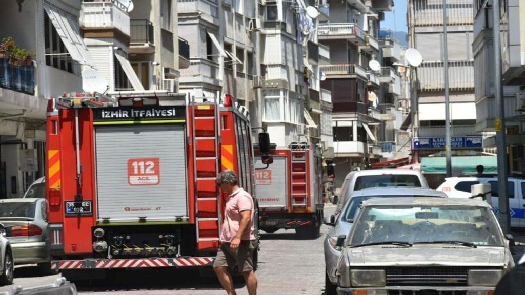 İzmir'de doğal gaz borusu patladı: Baba ve oğlu yaralı