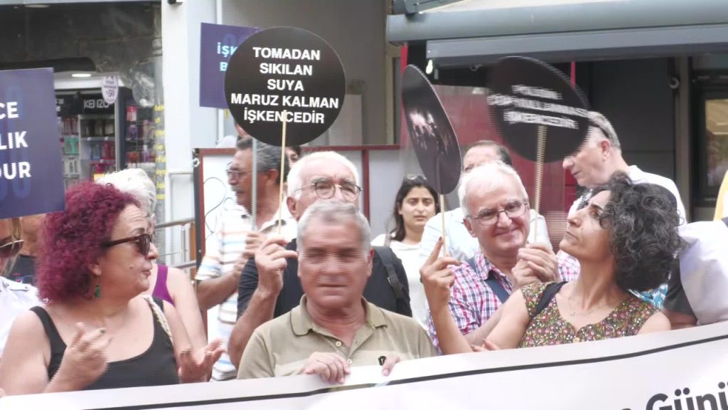 İzmir'de işkence protestosu