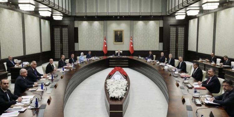 Kabine toplanıyor: Gündem memur ve emekliye zam