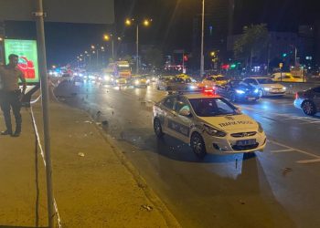 Kadıköy’de makas atarak ilerleyen araç motosiklete çarptı: 1 ölü