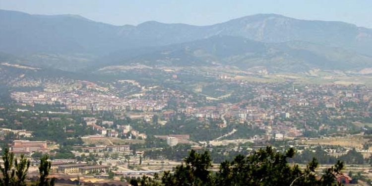 Karabük'te heyelan nedeniyle bazı köy yolları ulaşıma kapatıldı