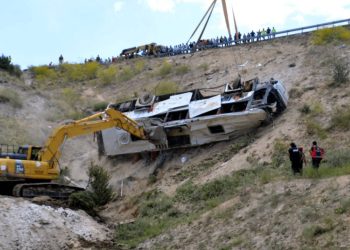 Kars'taki yolcu otobüsü kazasında ölenlerin sayısı 8'e yükseldi