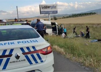 Kayseri'de işçi taşıyan minibüs ile kamyonet çarpıştı: Dördü Ağır 21 yaralı