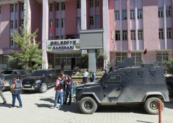 Kayyım atanan Hakkari Belediyesi, AKP'li yöneticileri işe aldı