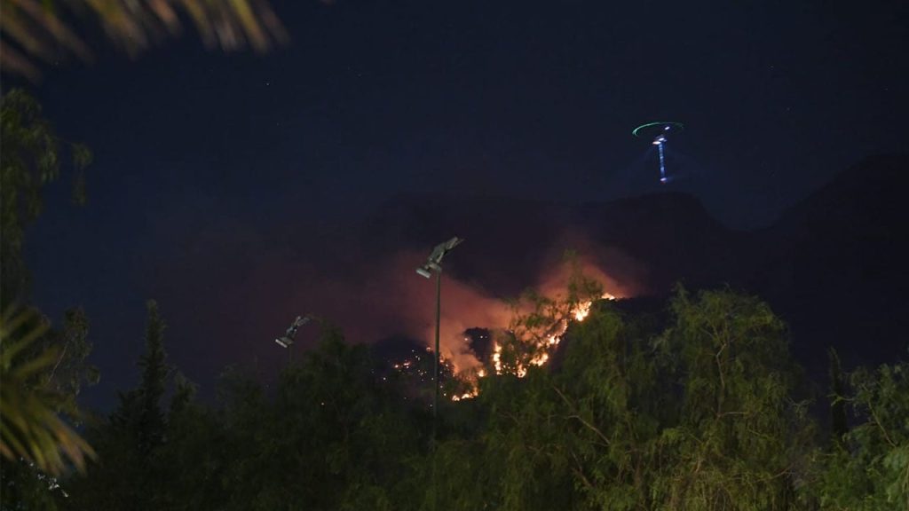 Kemer’deki orman yangını devam ediyor