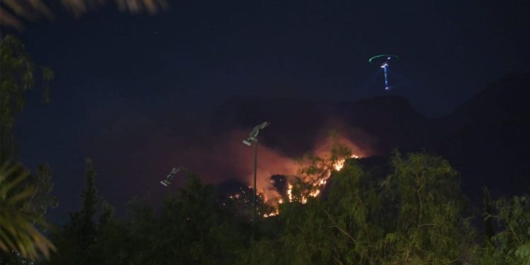 Kemer’deki orman yangını devam ediyor