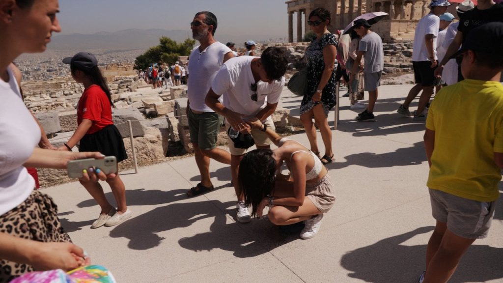 Kerberos sıcakları:  Atina'da Akropolis kapatıldı, Hırvatistan'da orman yangını çıktı