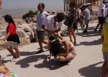 Kerberos sıcakları:  Atina'da Akropolis kapatıldı, Hırvatistan'da orman yangını çıktı