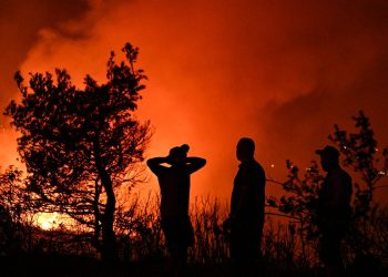 Kınık’ta orman yangını: Üç mahalle tahliye edildi