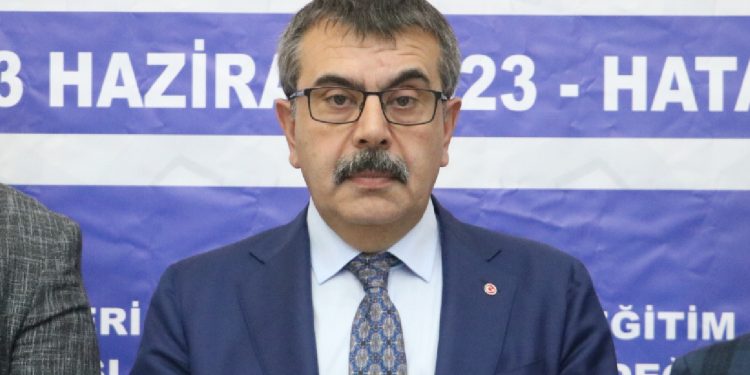 'Kız okulları açabilmeliyiz' demişti: Laikliği hedef alan bakan hakkında suç duyurusu