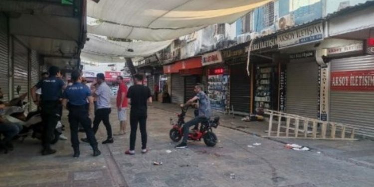 Klima montajı yapan işçi, akıma kapılarak öldü