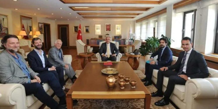 Kültür Bakanı Ersoy, James Bond'un yapımcısı ile buluştu