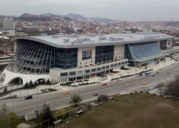 Limak, Kolin ve Cengiz İnşaat'ın işlettiği 30 milyon yolcu garantisi verilen Ankara YHT, 10 milyon yolcuyu tutturamıyor