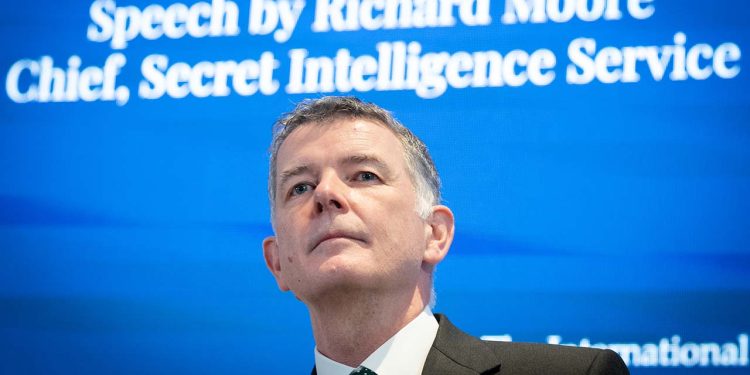 MI6 Başkanı Moore: Yapay zeka insan ajanların yerini alamaz