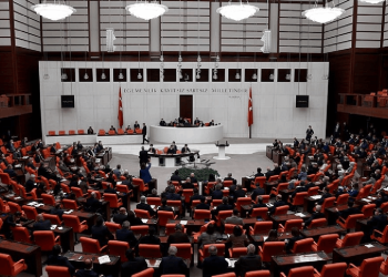 Meclis'te 12 komisyon hiç toplanmadı ama maaşlar takır takır yatıyor! Milletvekilleri 100 bin TL'yi aşan maaş aldı