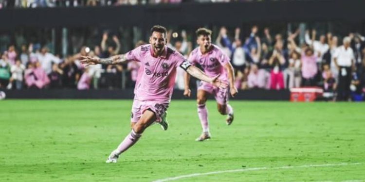 Messi, MLS'te şova erken başladı; son dakikada frikik golüyle galibiyeti getirdi!