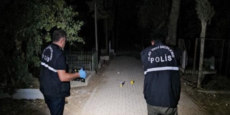 Mezarlıkta başından vurulmuş halde bulundu