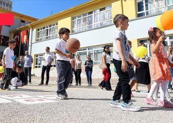 Milli Eğitim Bakanı Tekin'e ‘kız okulları’ tepkisi: Dine dayalı toplumsal yaşam inşa edilmek isteniyor