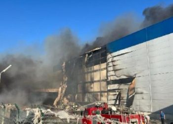 Muğla'da atık sahasında çıkan yangın, ormana ulaşmadan söndürüldü