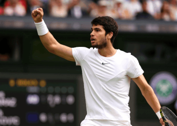 Nefes kesen maçta Carlos Alcaraz Djokovic'i yenerek Wimbledon'da şampiyon oldu!