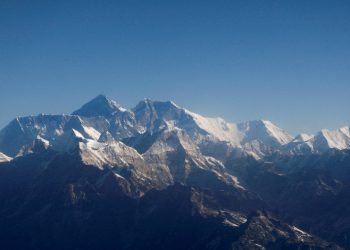 Nepal'de helikopter düştü: Altı kişi öldü