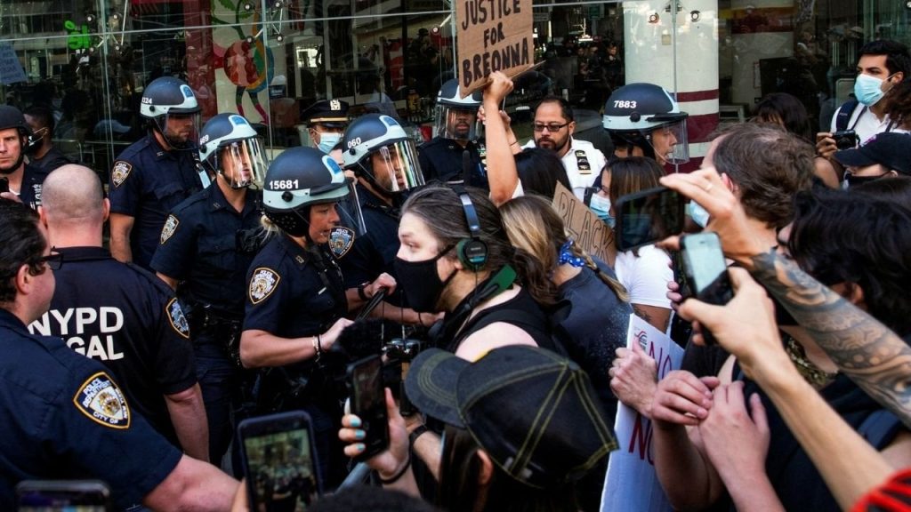 New York, ırkçılık karşıtı gösterilerde polis şiddeti görenlere tazminat ödeyecek