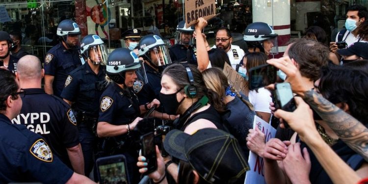 New York, ırkçılık karşıtı gösterilerde polis şiddeti görenlere tazminat ödeyecek