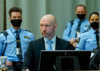 Norveç'te 77 kişiyi öldürmüştü: Irkçı Anders Breivik'in manifestosu internette satışa sunuldu