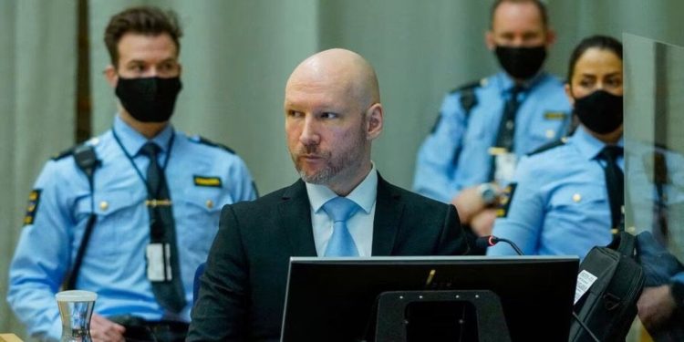 Norveç'te 77 kişiyi öldürmüştü: Irkçı Anders Breivik'in manifestosu internette satışa sunuldu
