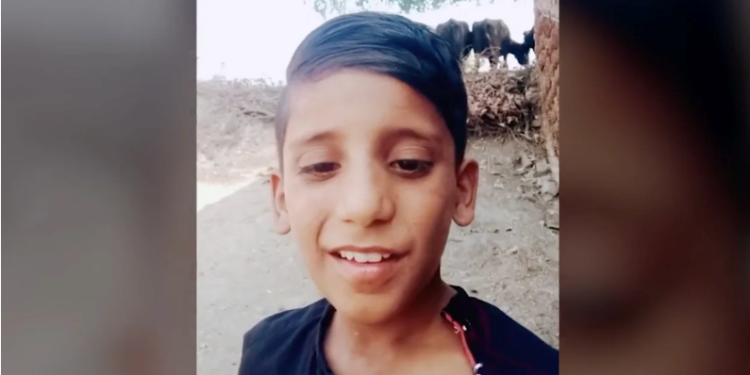 O teknede 14 yaşındaki Pakistanlı Ebuzer de vardı: “Her şey yoluna girecek baba”