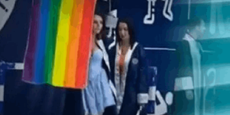 Ölüm tehditleri aldığını açıklamıştı... Mezuniyet töreninde LGBT bayrağı açan öğrenciye jet soruşturma